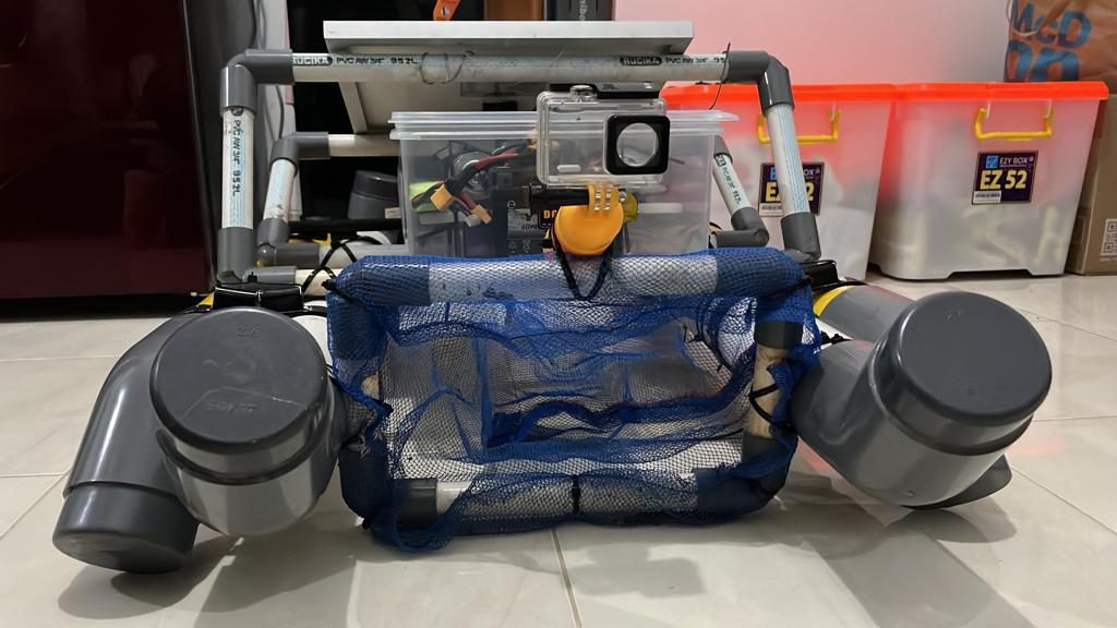 Front view of finished SPAT boat with net and camera